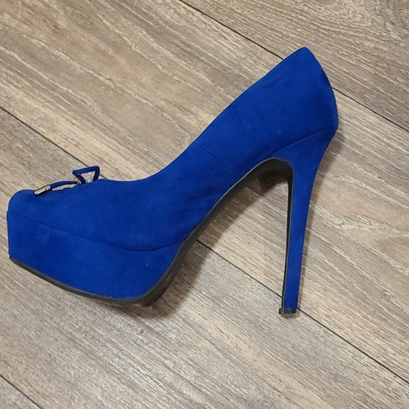 Shoes - Picture 4 of 4